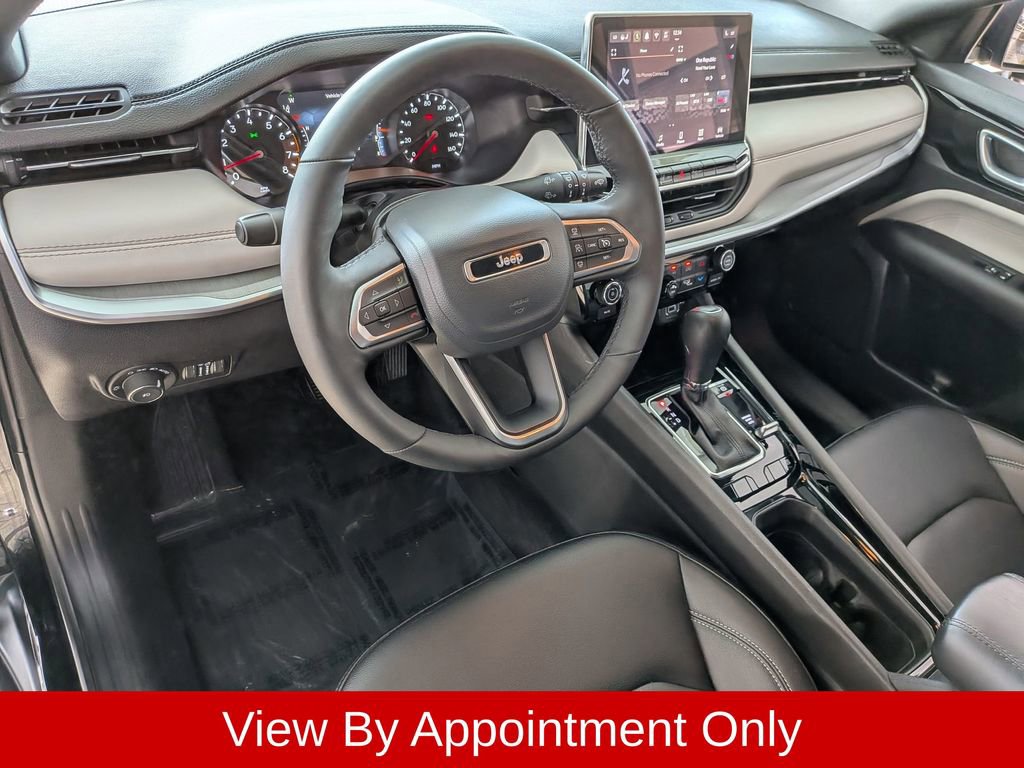 Used 2025 Jeep Compass Limited AWD/4WD image 10