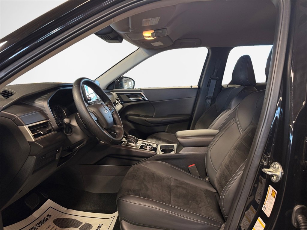 Used 2024 Mitsubishi Outlander SE image 12