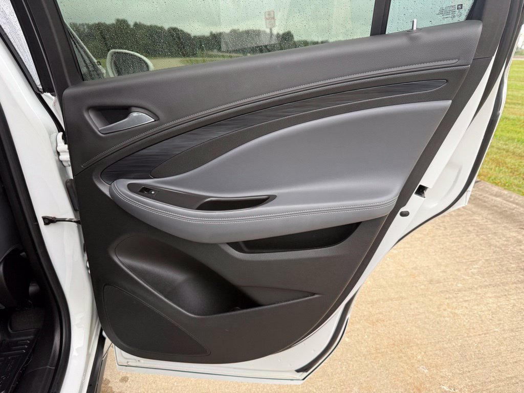 Used 2019 Buick Envision Essence FWD image 16