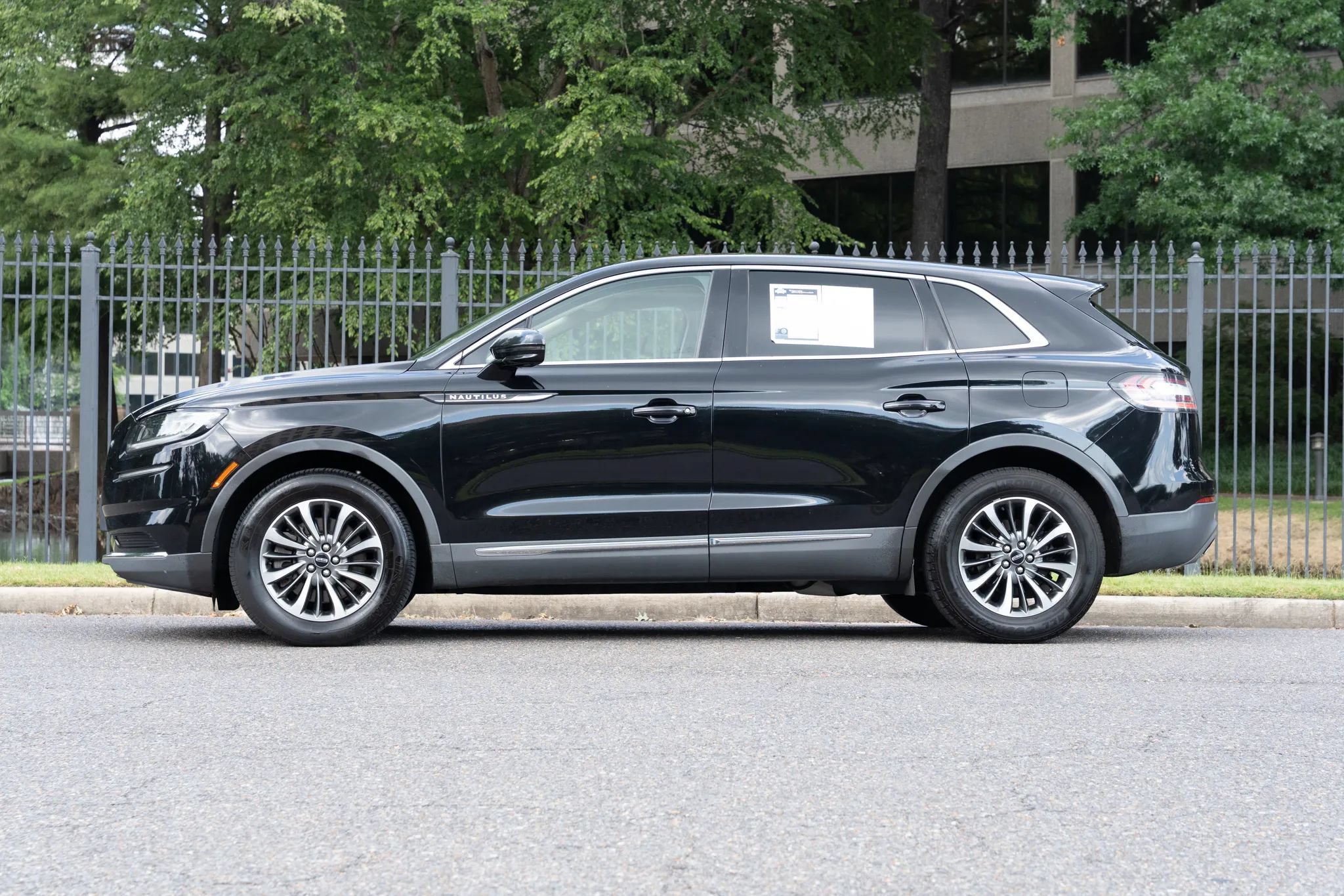 Used 2021 Lincoln Nautilus Reserve FWD image 9