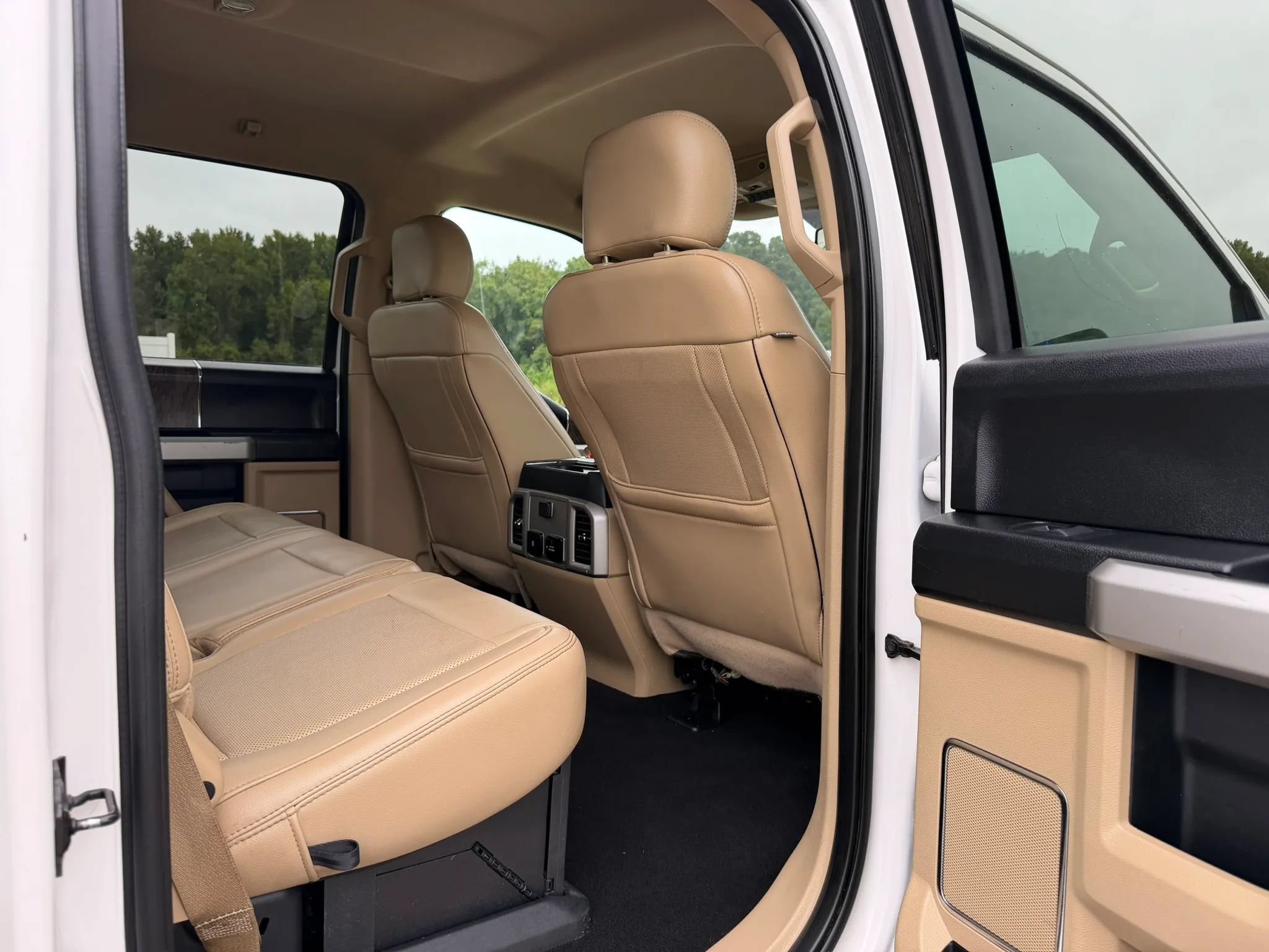 Used 2019 Ford F250 Lariat w/ Lariat Ultimate Package AWD/4WD image 29