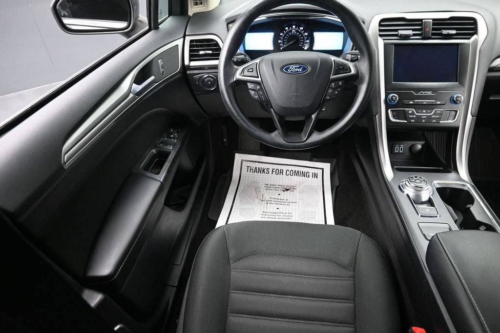 Used 2019 Ford Fusion SE FWD image 12