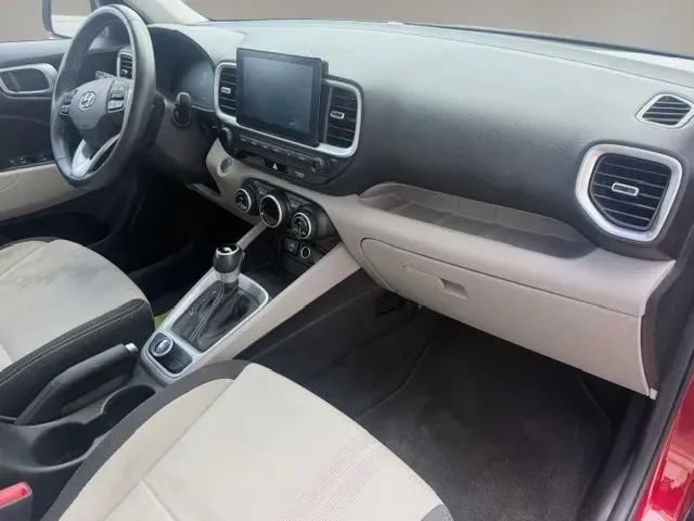 Used 2024 Hyundai Venue SEL FWD image 16