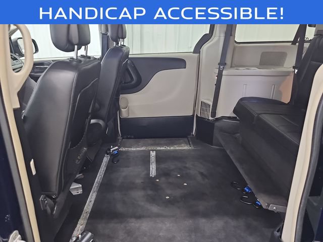 Used 2013 Chrysler Town & Country Touring FWD image 34