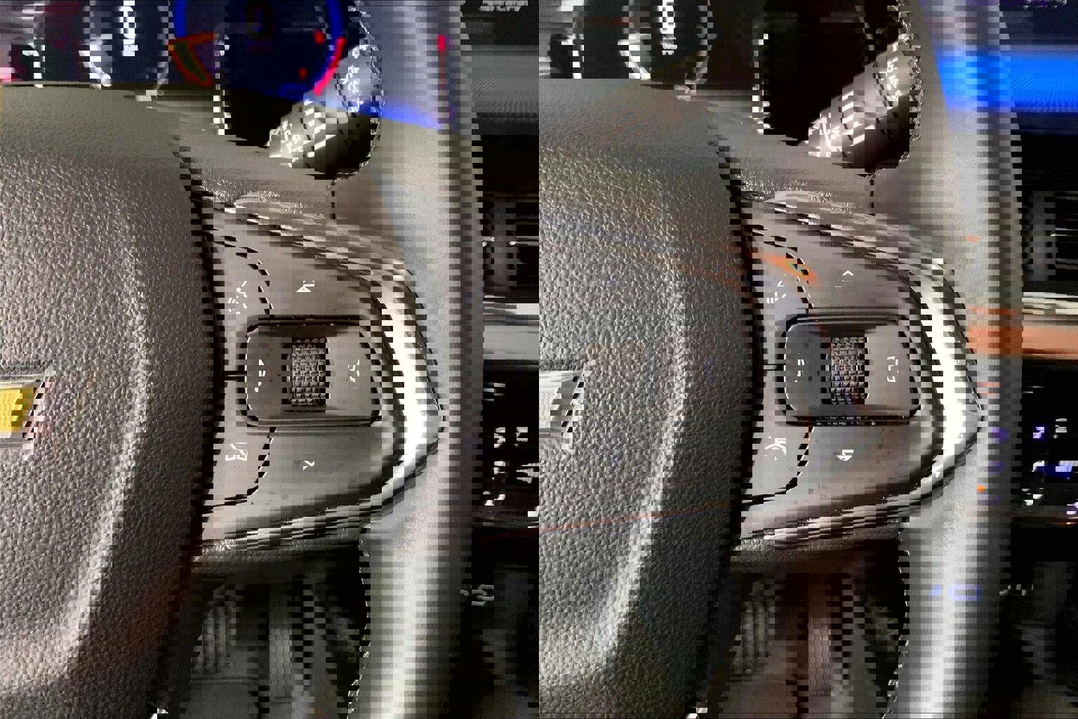 Used 2025 Chevrolet Trax LT w/ LT Convenience Package image 19