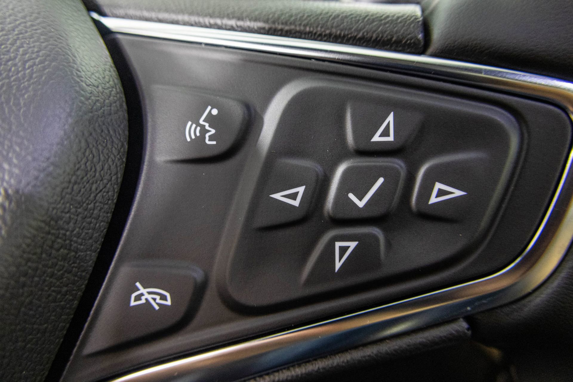 Used 2024 Chevrolet Equinox Premier image 35