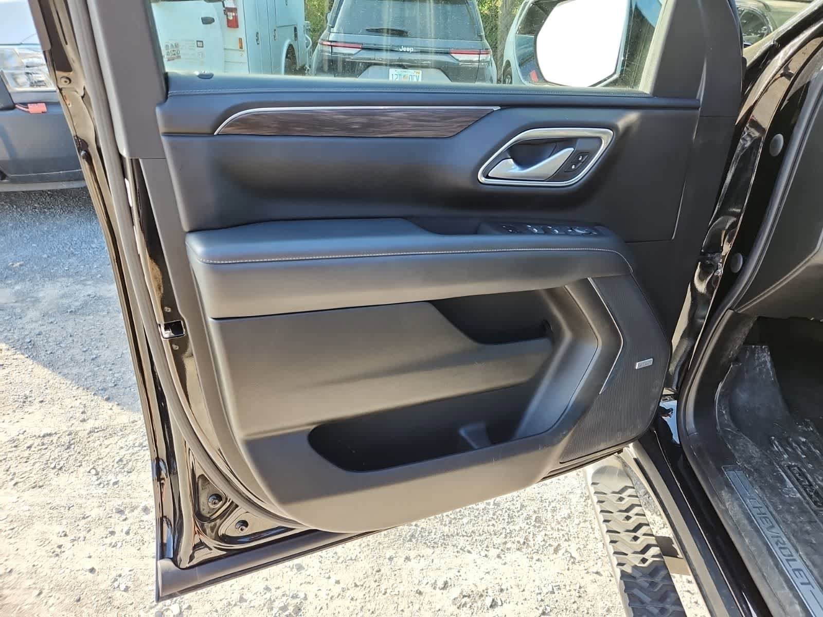 Used 2022 Chevrolet Suburban Z71 AWD/4WD image 16