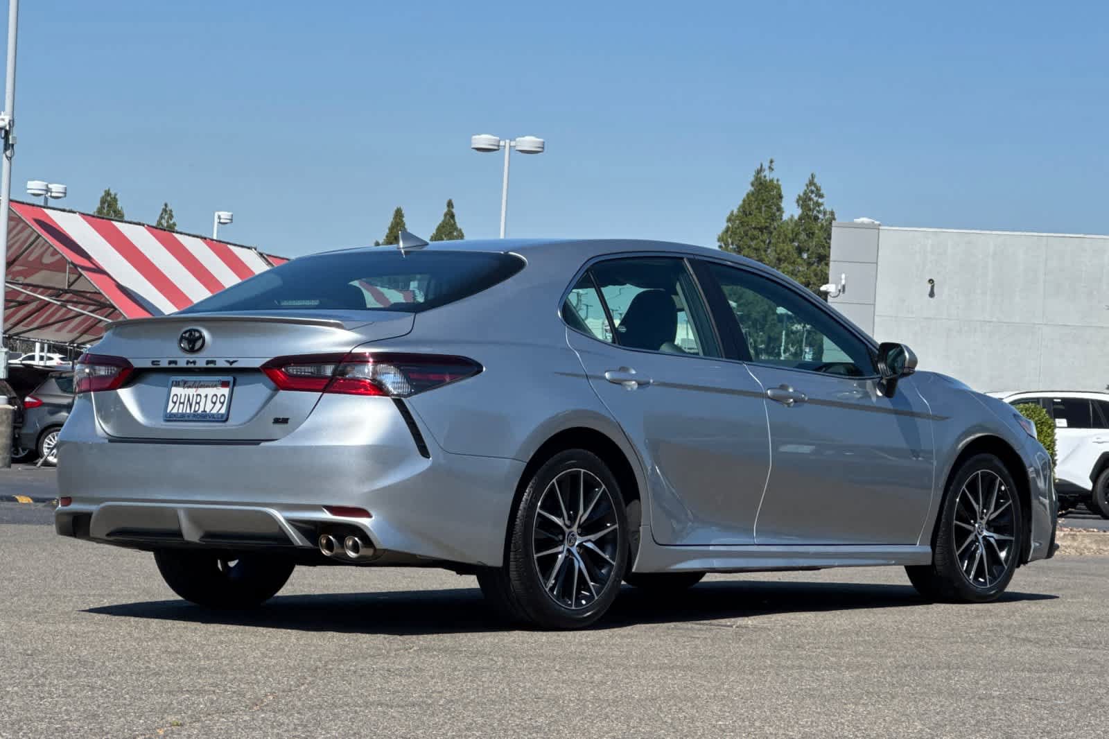 Used 2023 Toyota Camry SE w/ Convenience Package FWD image 2