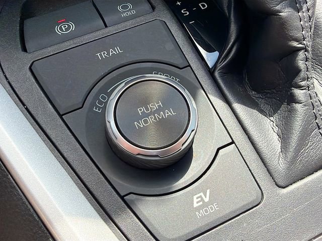 Used 2021 Toyota RAV4 XLE image 28