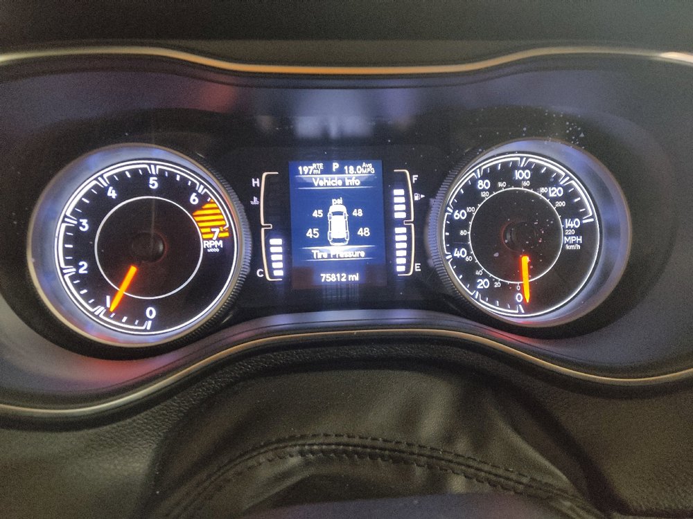 Used 2019 Jeep Cherokee Latitude w/ Popular Appearance Group FWD image 23