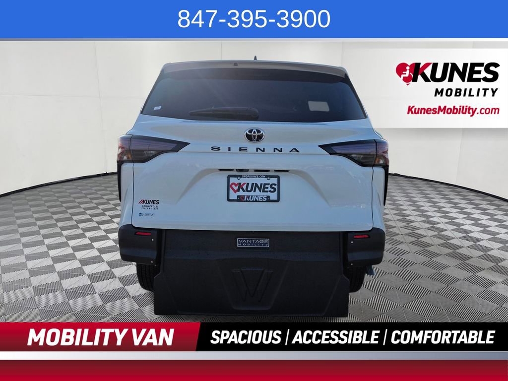 Used 2026 Toyota Sienna LE FWD image 6