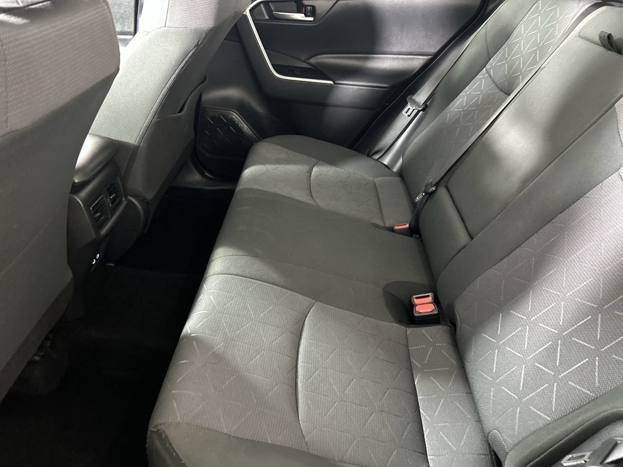 Used 2025 Toyota RAV4 XLE FWD image 24