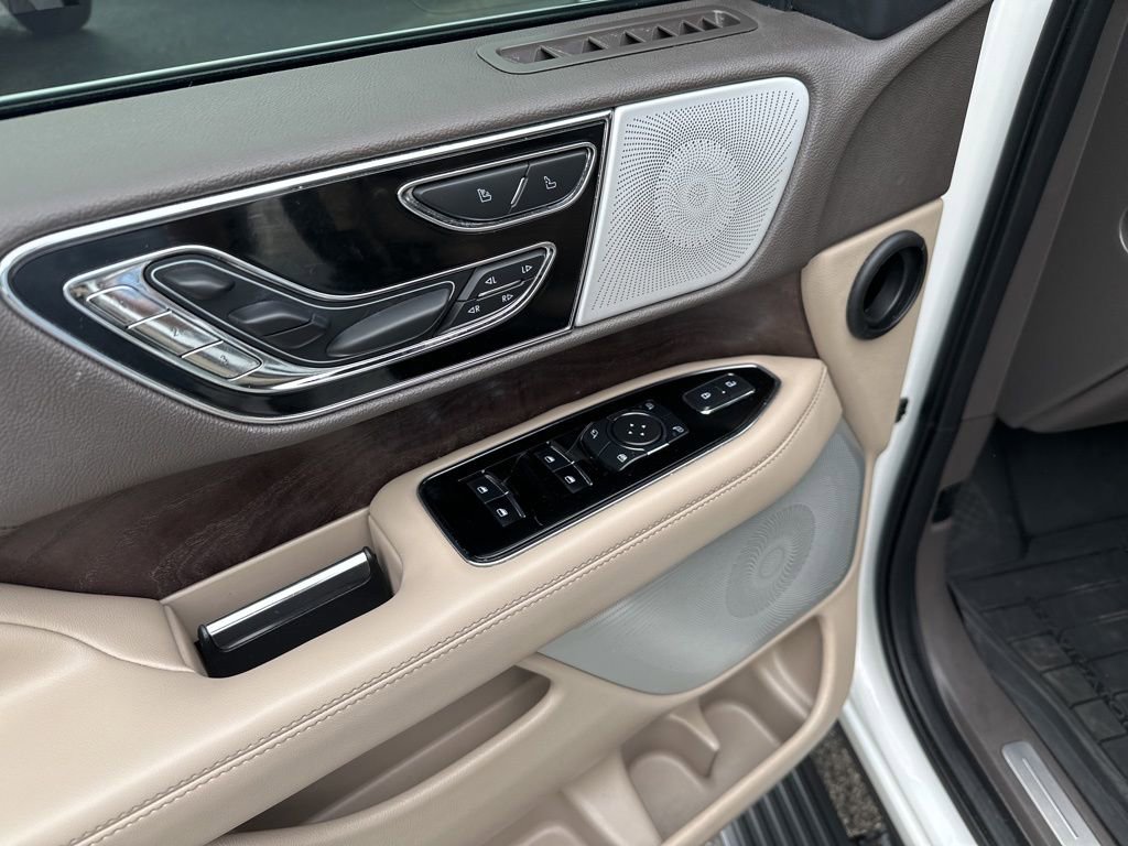 Used 2023 Lincoln Navigator Reserve image 14