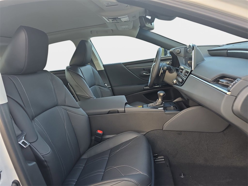 New 2025 Lexus ES 350 Luxury image 10