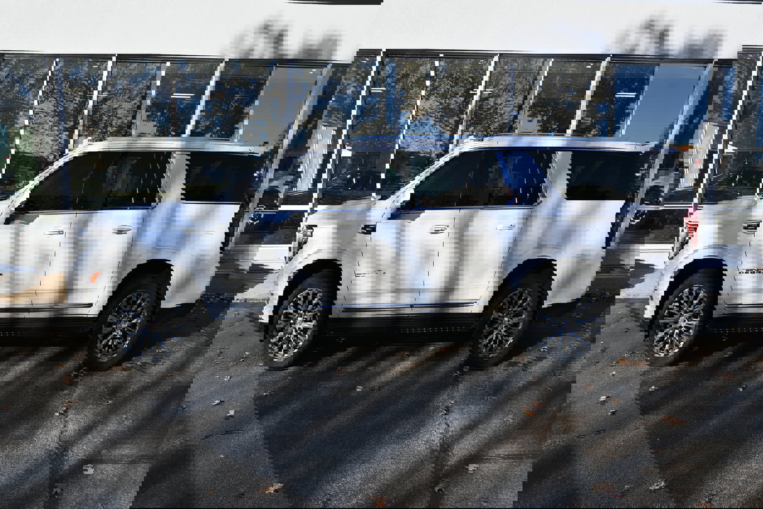 Used 2022 GMC Yukon XL Denali w/ Max Trailering Package image 2