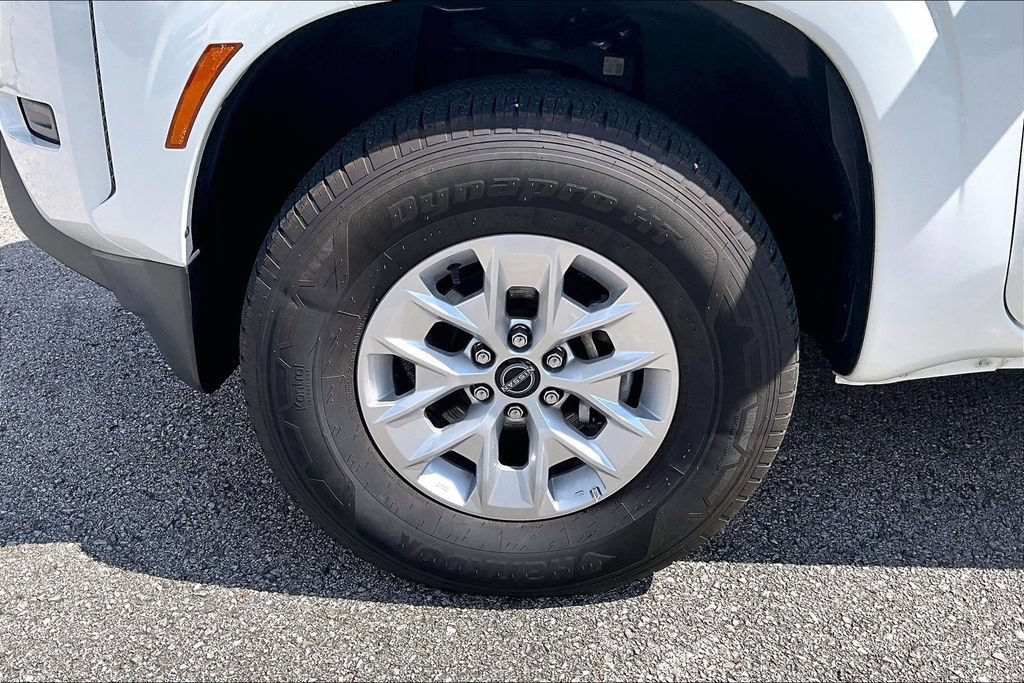 Used 2024 Nissan Frontier SV AWD/4WD image 11