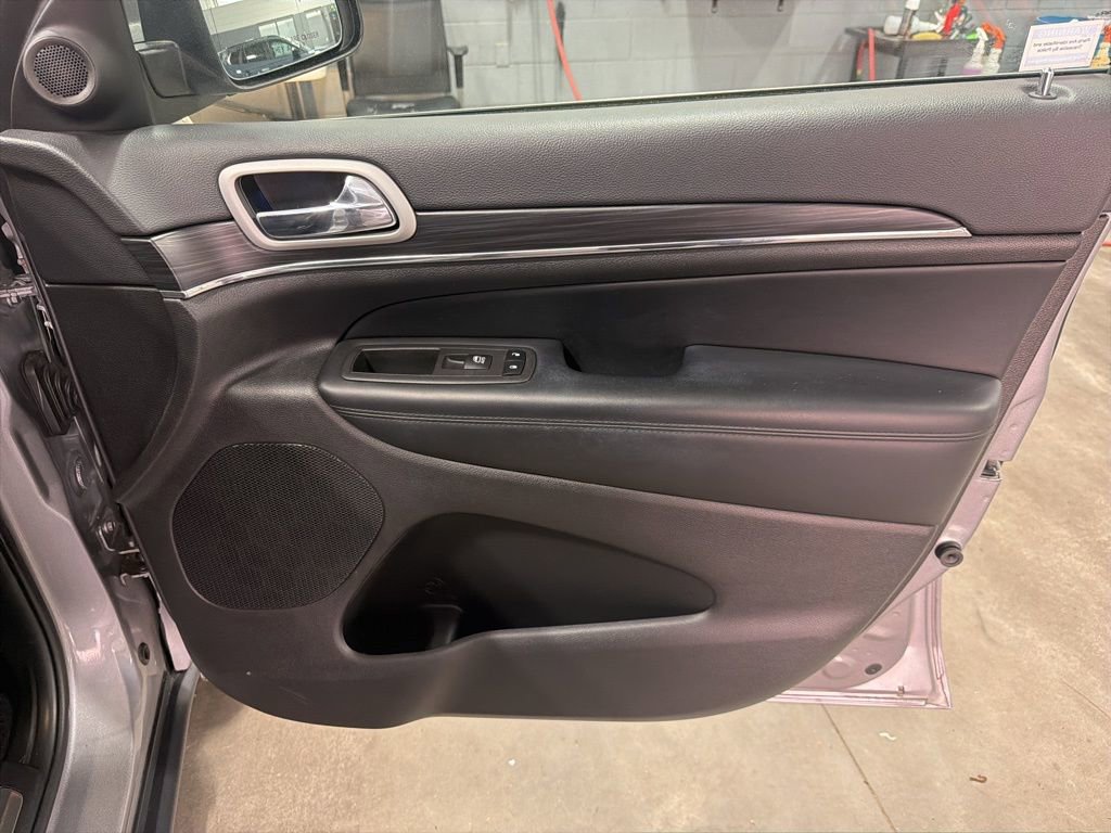 Used 2021 Jeep Grand Cherokee Limited w/ Luxury Group II image 26