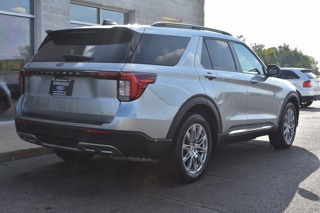 Used 2025 Ford Explorer Active w/ Active Comfort Package image 11