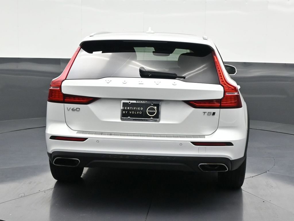 Certified 2022 Volvo V60 T5 Cross Country w/ Climate Package image 5