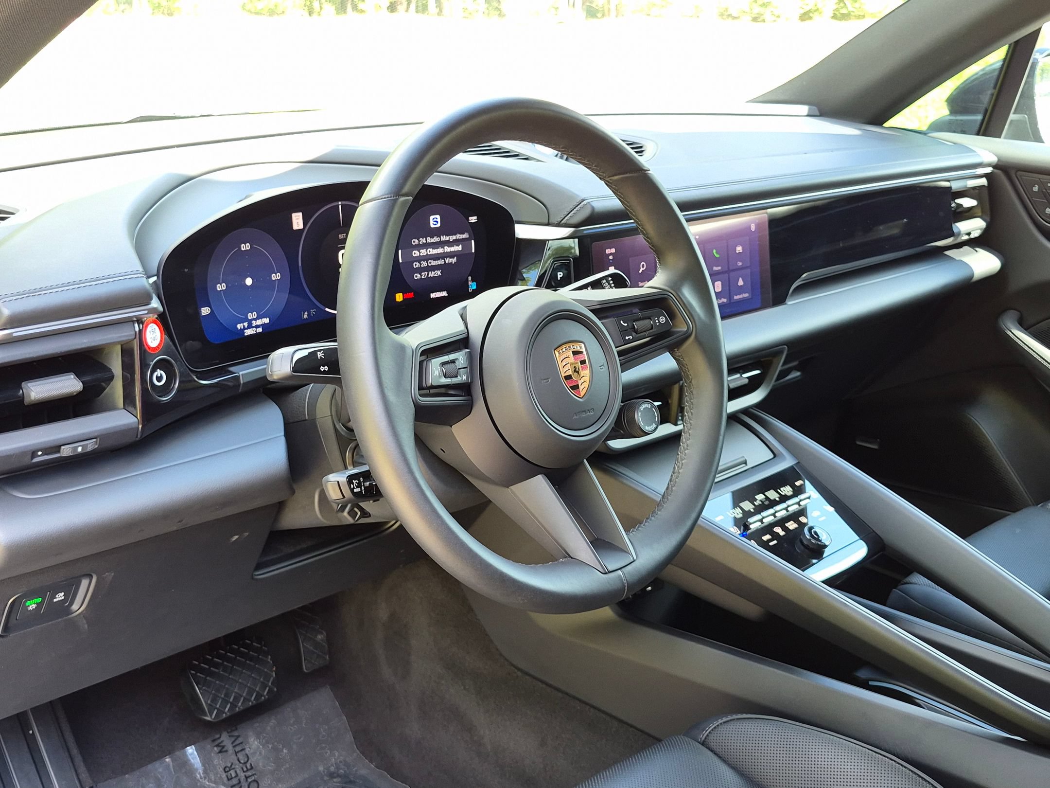 Certified 2025 Porsche Macan 4 Electric AWD/4WD image 4