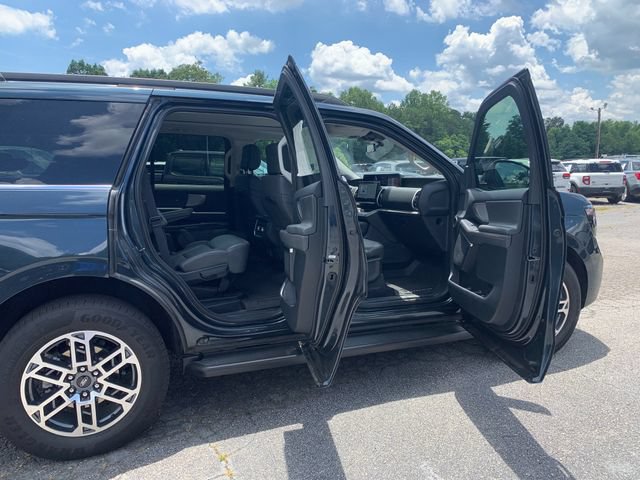 New 2025 Ford Expedition Active RWD image 12