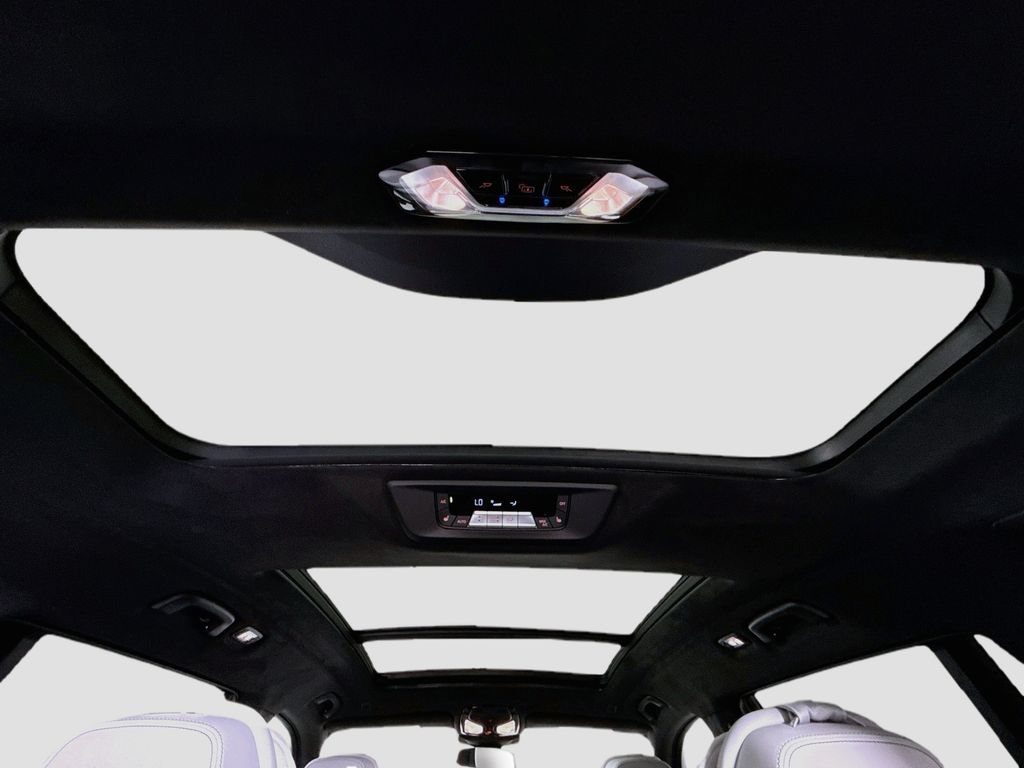 Used 2024 BMW X7 xDrive40i w/ Premium Package AWD/4WD image 22
