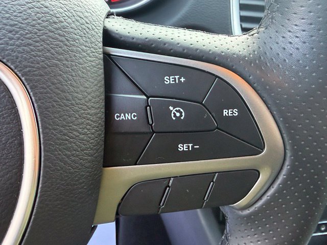 Used 2019 Dodge Durango SXT w/ 3rd Row Seating Group RWD image 17