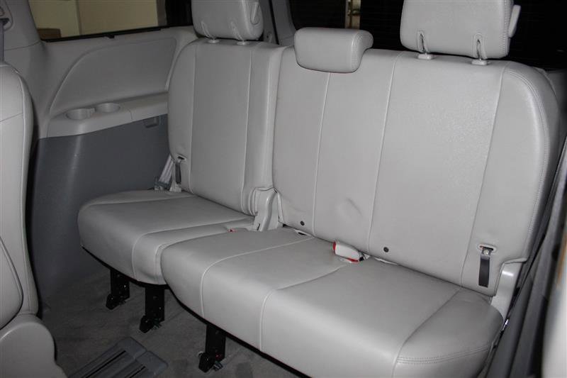 Used 2012 Toyota Sienna XLE FWD image 22