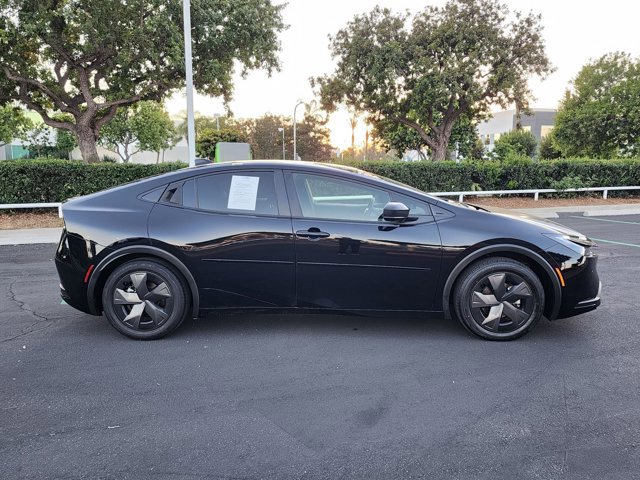 Used 2024 Toyota Prius LE FWD image 4