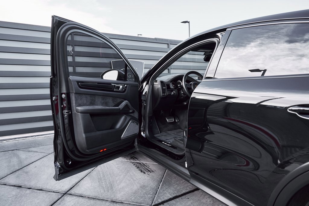 Used 2023 Porsche Cayenne Turbo GT image 34