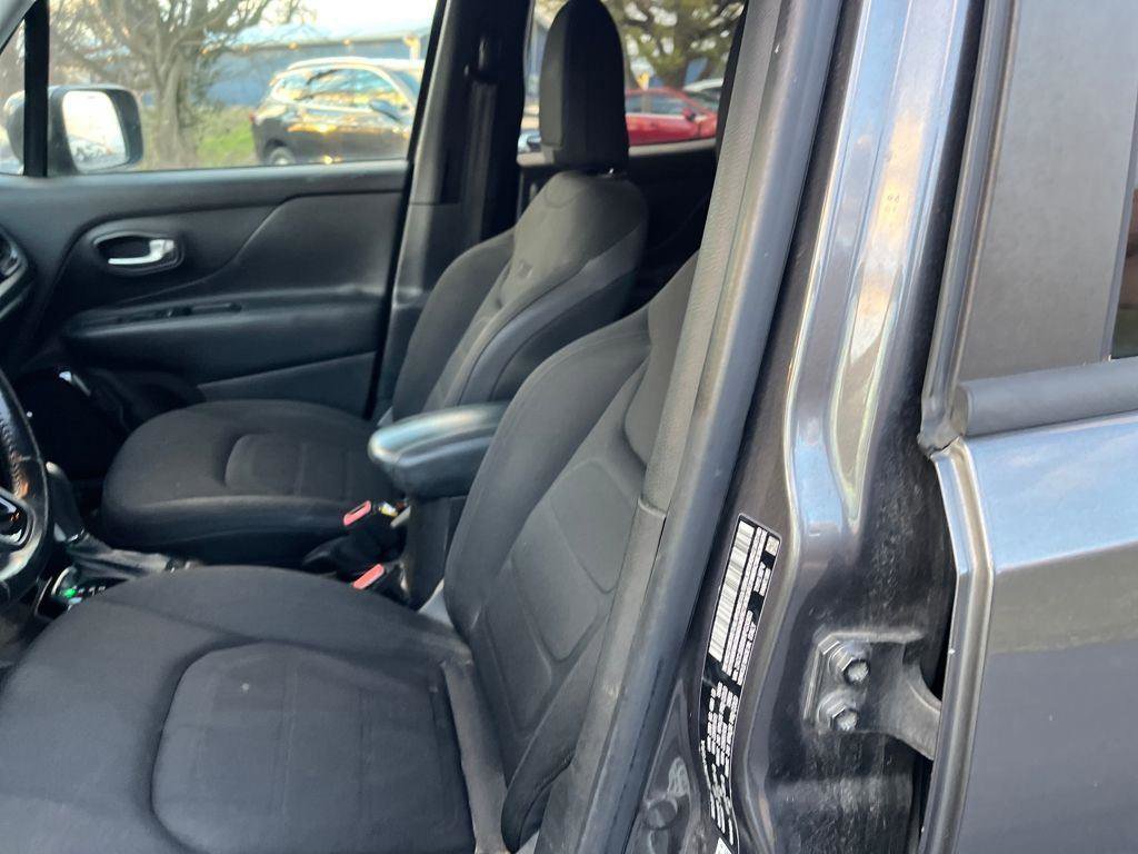 Used 2017 Jeep Renegade Altitude AWD/4WD image 19