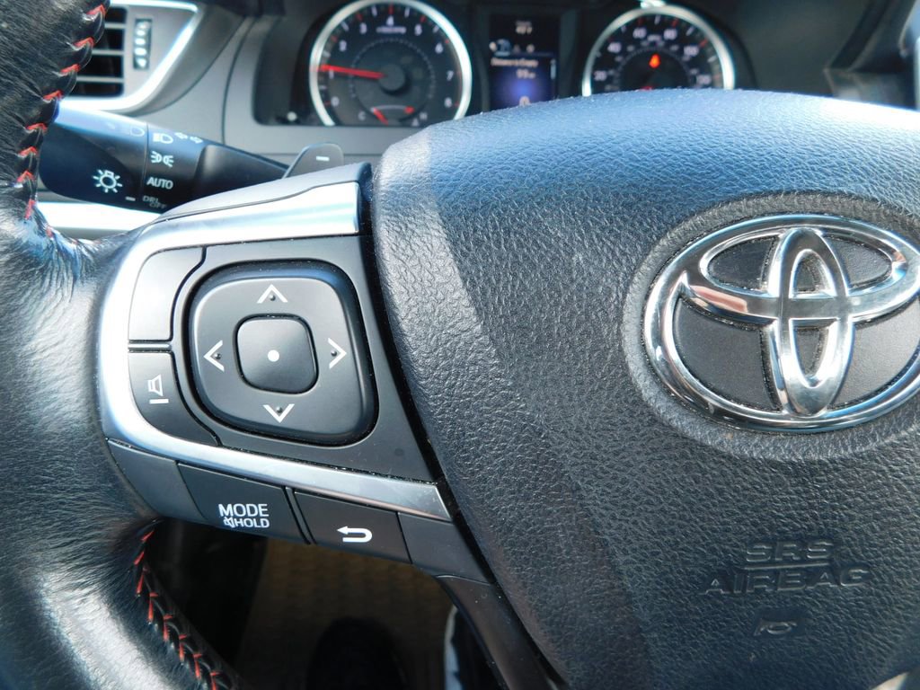 Used 2016 Toyota Camry SE w/ Moonroof Package image 24