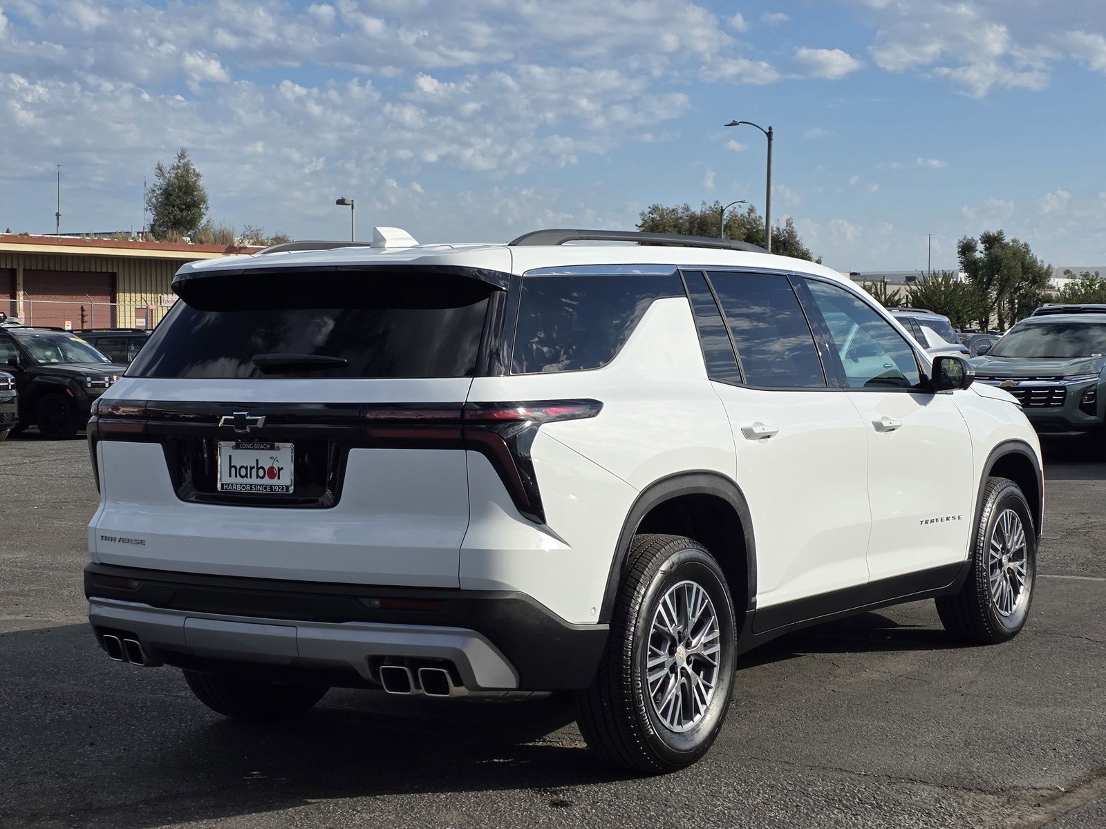 New 2025 Chevrolet Traverse LT w/ Enhanced Driving Package image 7