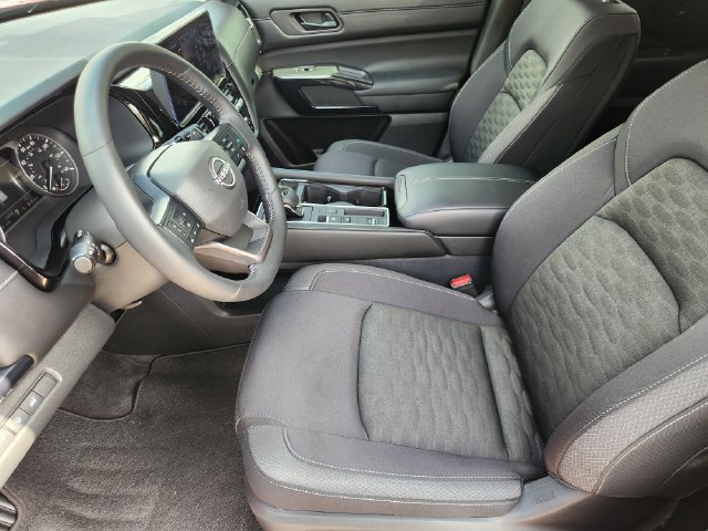 Used 2026 Nissan Pathfinder SV w/ SV Premium Package FWD image 14