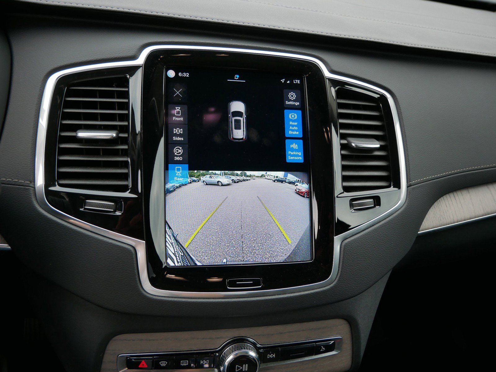 Certified 2023 Volvo XC90 T8 Ultimate w/ Protection Package Premier AWD/4WD image 19