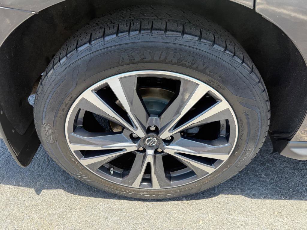 Used 2017 Nissan Pathfinder Platinum w/ Cargo Package image 24