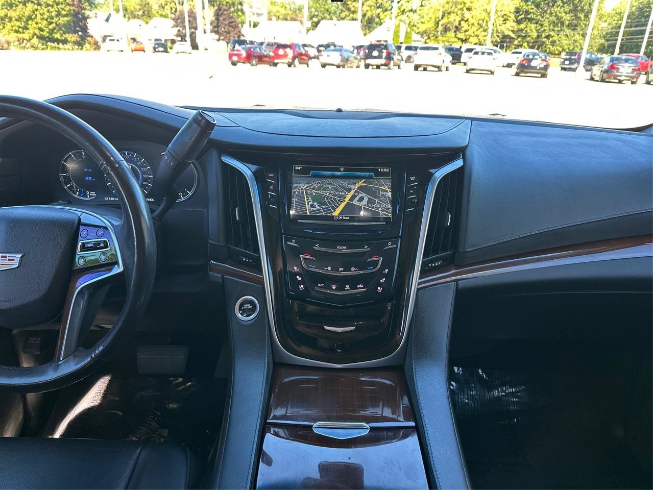 Used 2018 Cadillac Escalade Luxury AWD/4WD image 14