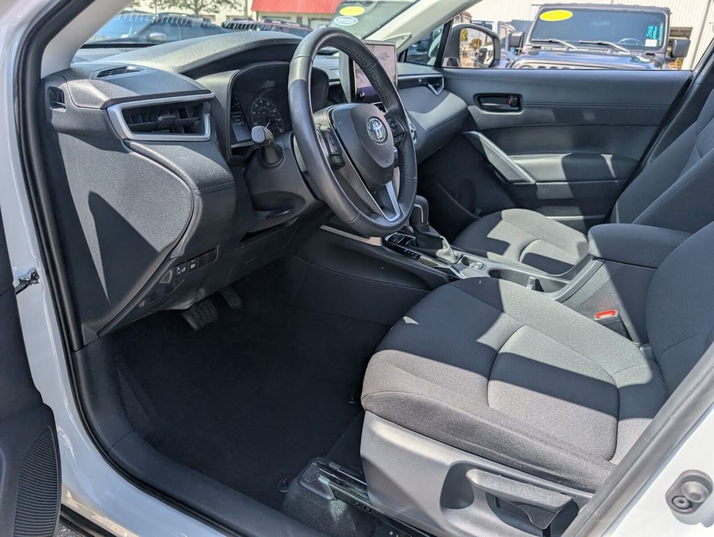 Used 2024 Toyota Corolla Cross LE w/ Moonroof Package image 11