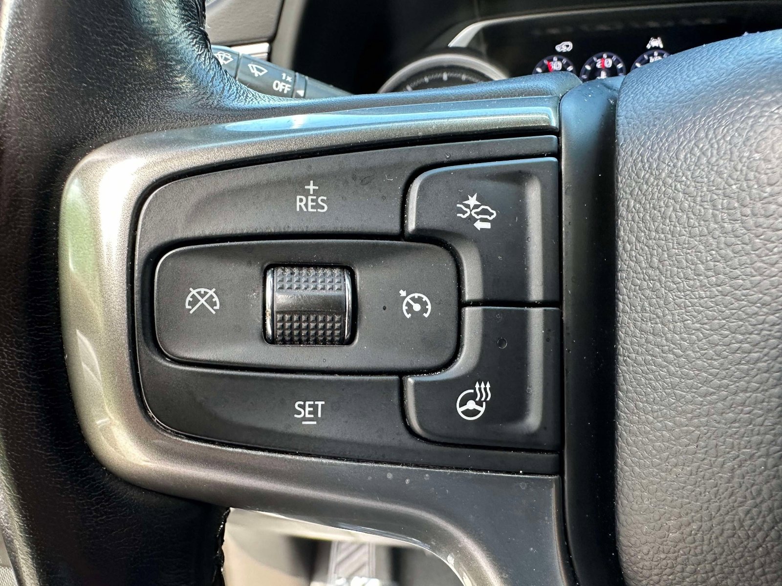 Used 2021 Chevrolet Tahoe Z71 w/ Z71 Off-Road Package AWD/4WD image 17