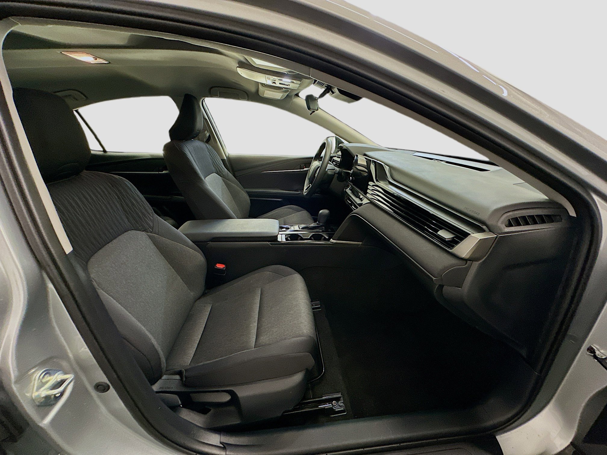 Used 2025 Toyota Camry LE image 32