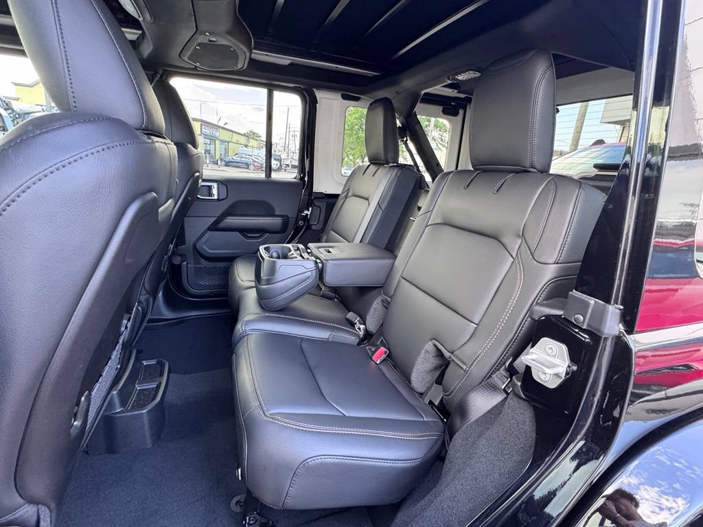 New 2026 Jeep Wrangler Unlimited Sahara AWD/4WD image 15