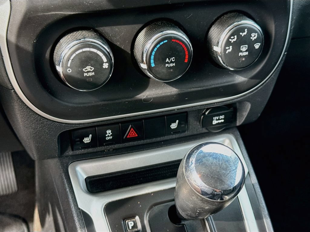 Used 2014 Jeep Compass Latitude FWD image 15