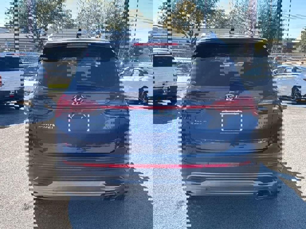 Used 2023 Hyundai Santa Fe SEL image 2