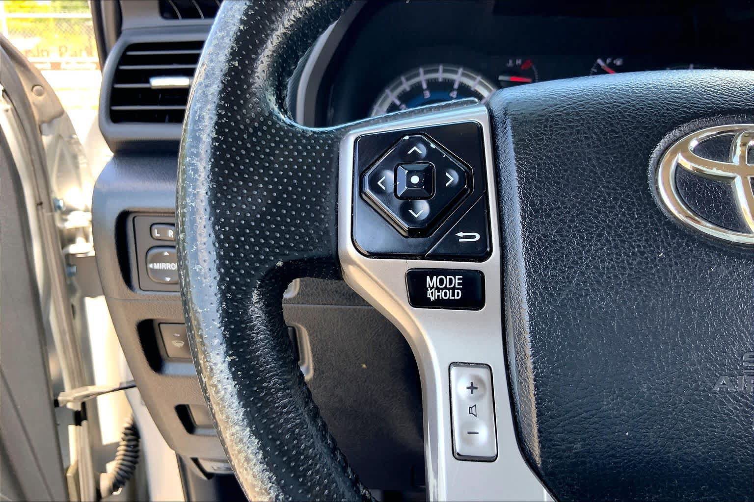 Used 2017 Toyota 4Runner Limited AWD/4WD image 23