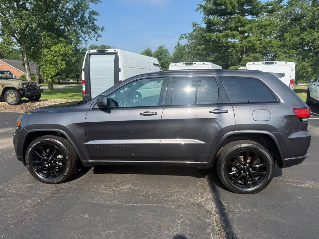 Used 2018 Jeep Grand Cherokee Altitude AWD/4WD image 6