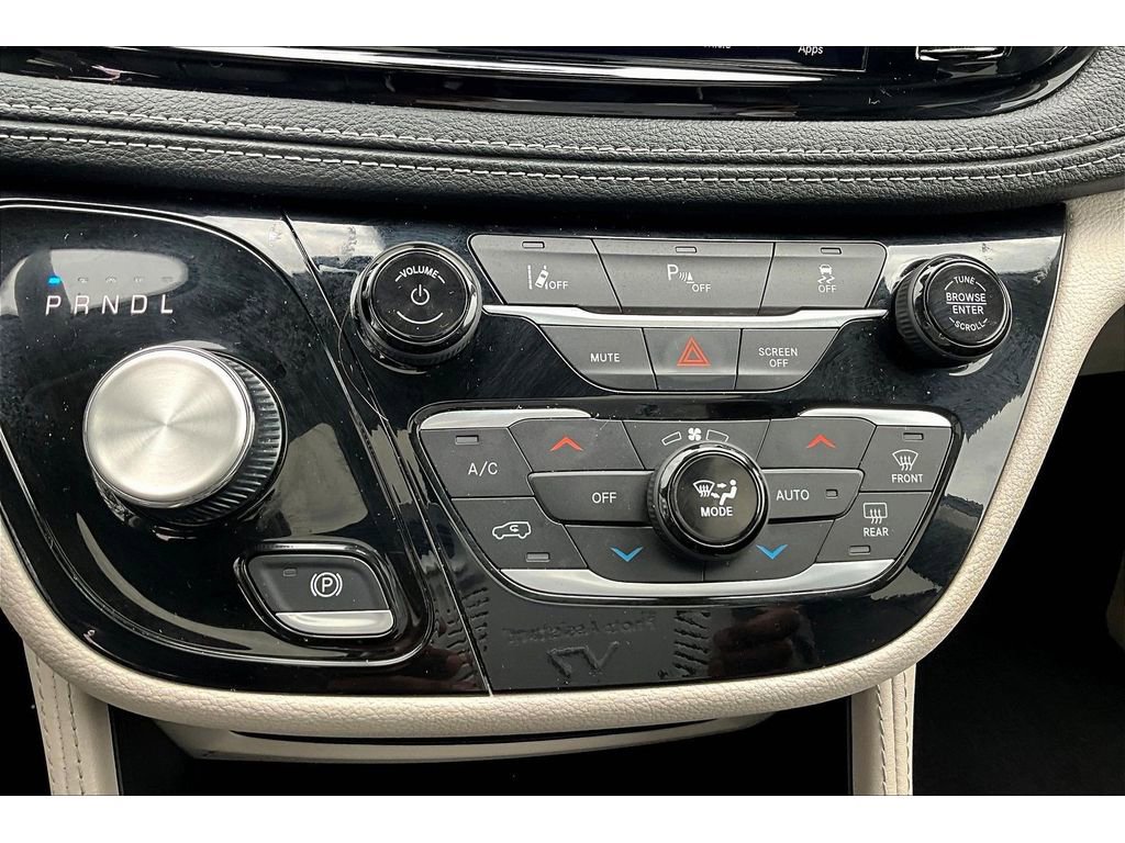 Used 2023 Chrysler Pacifica Limited image 28