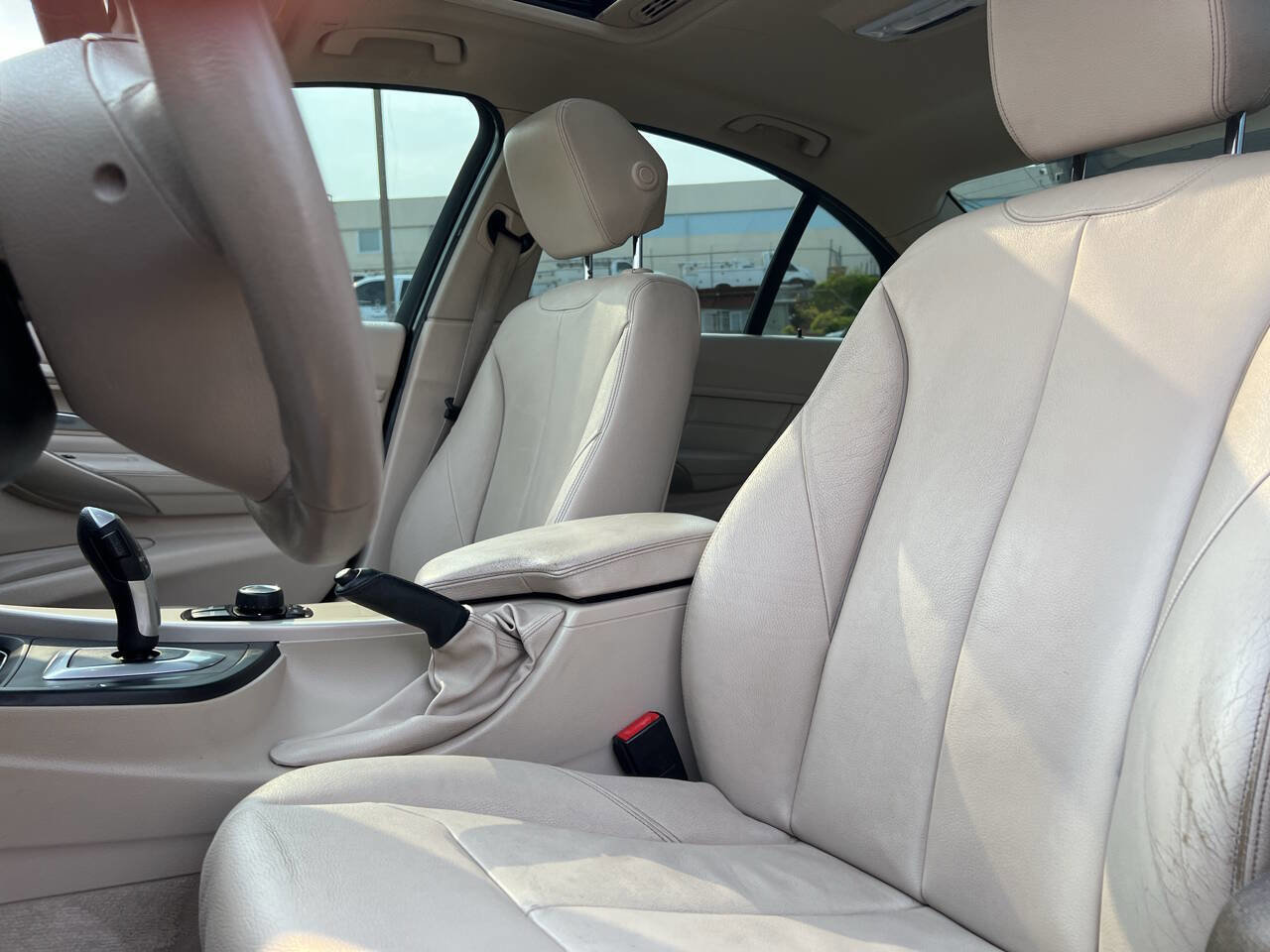 Used 2012 BMW 328i Sedan w/ Premium Pkg image 30