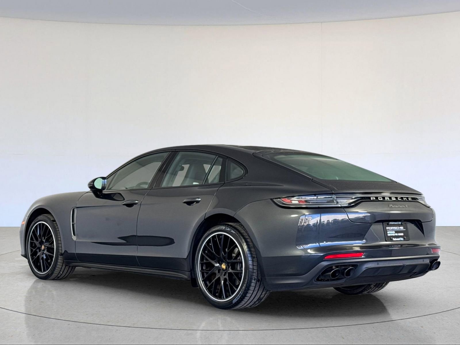 Certified 2022 Porsche Panamera 4 Platinum Edition image 3