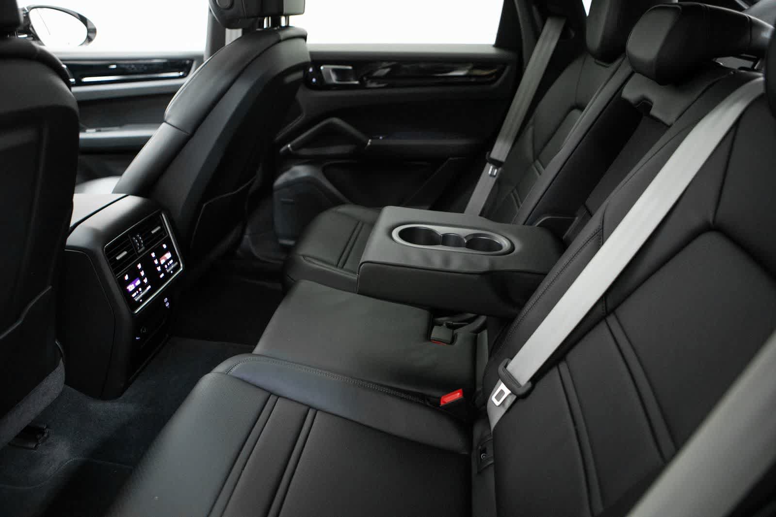 Certified 2023 Porsche Cayenne Platinum Edition AWD/4WD image 35