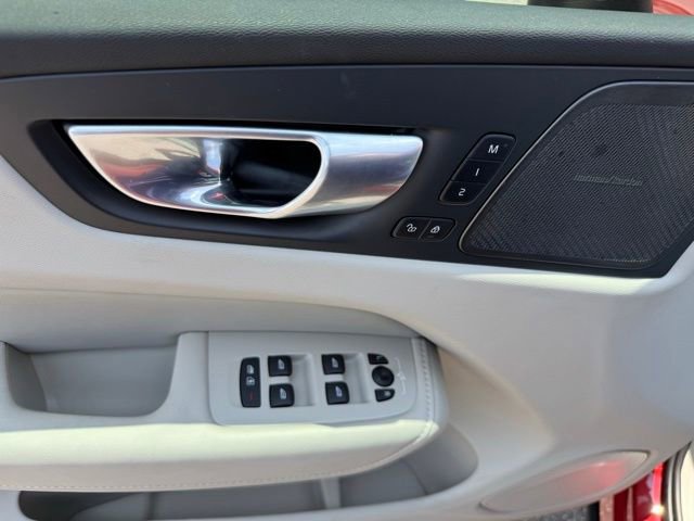 Used 2024 Volvo XC60 B5 Ultimate image 25